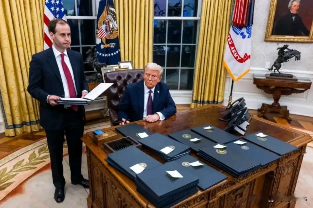 特朗普签字忙！美国总统特朗普竟然签署总统备忘录，指示美国退出66个国际组织。在特