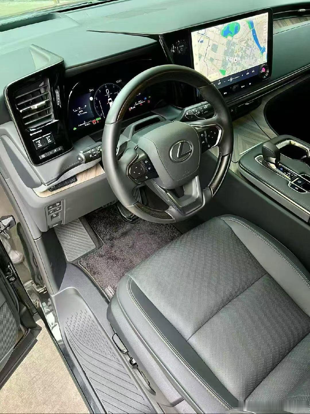 雷克萨斯LM500中规 黑武士 加急寻伯乐、25年上牌，6000公里 ​​​