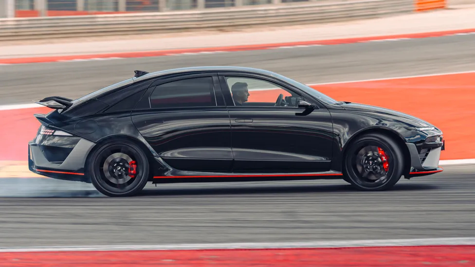 Top Gear深度试驾现代IONIQ 6 N，盛赞其“出色到让人忘记是纯电车”