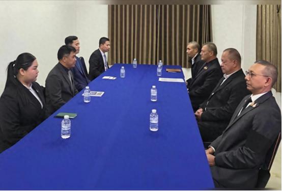 柬埔寨提四个停火条件，泰国谈了30分钟便退场，中美说话都不好使
 
“炮弹跟不要