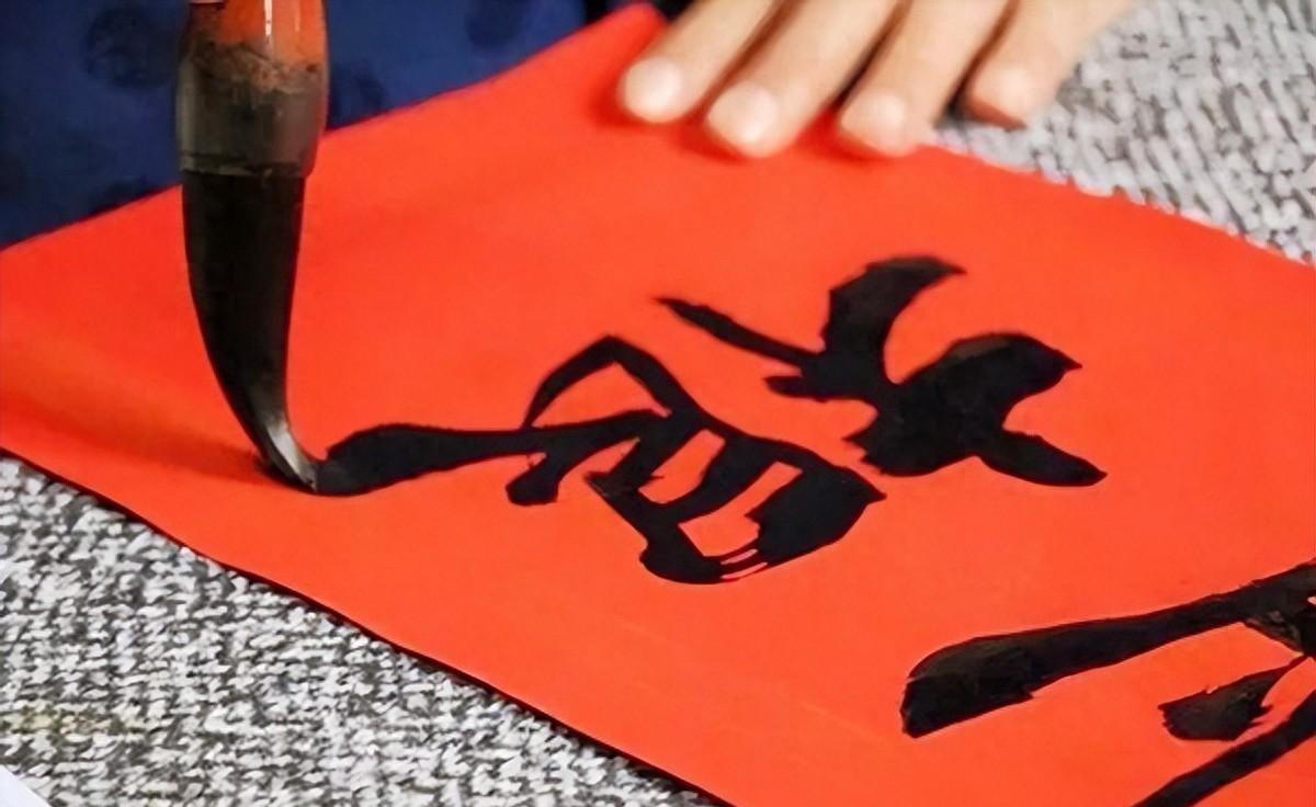 野史记载乾隆曾出上联“鼠无大小皆称老”，纪晓岚巧对下联，堪称对仗工整的经典名句