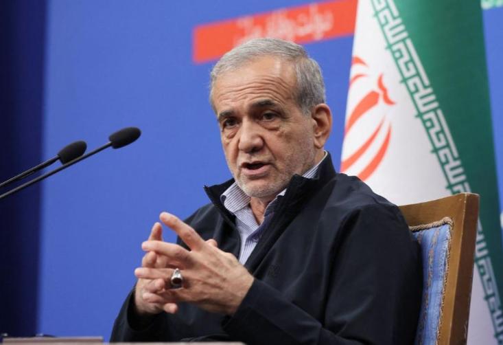 反将一军！4月17日，伊朗正式宣布，开放霍尔木兹海峡后，美国媒体立马跟上，大肆宣