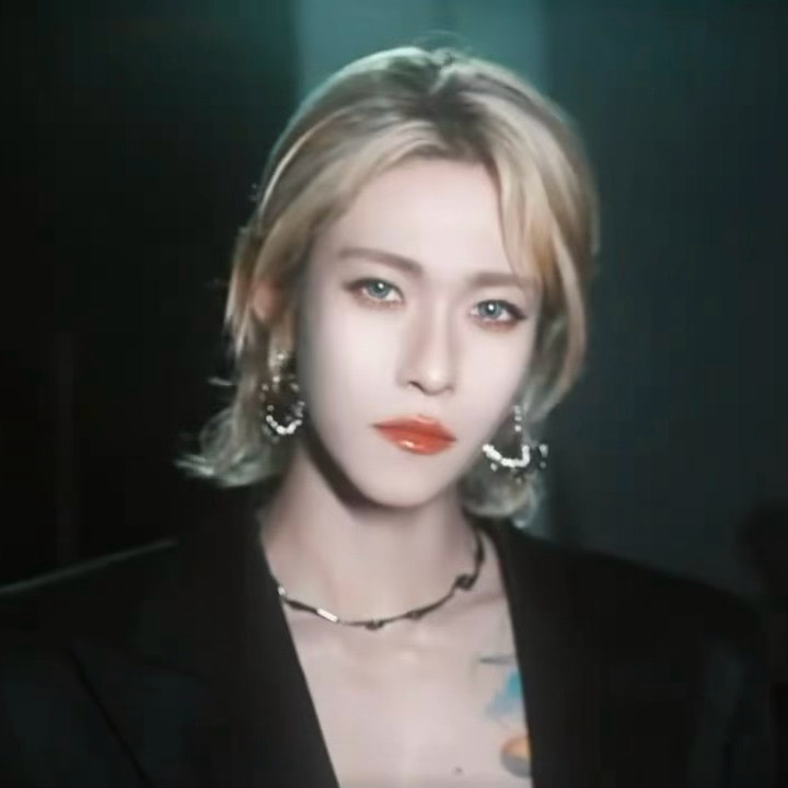 岳岳pinkray[超话]  美的无可言说​​​