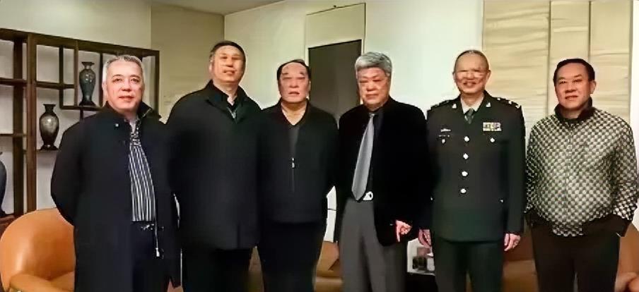 1967年10月，保卫人员向许世友报告：司令，有人要见你，许世友吼了一声：不见，