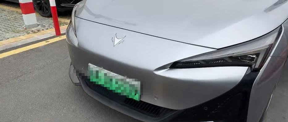 极狐阿尔法S5开了8万多公里，春节前开始出问题，主驾座椅靠背一调角度、过坑洼路面