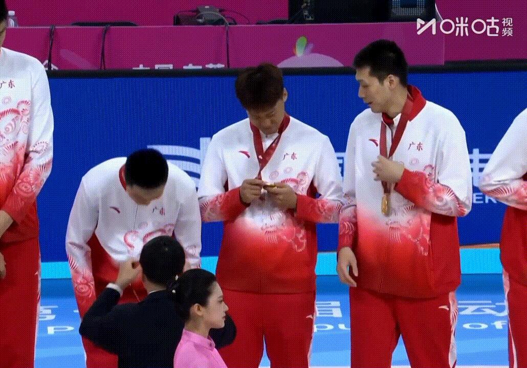 周鹏、任骏飞、赵睿、胡明轩、徐杰、杜润旺，这场比赛可能也是这拨人最后一次并肩作战