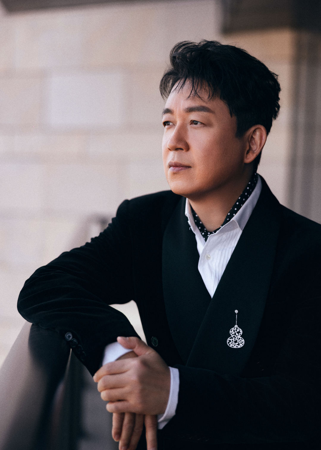 潘粤明黄轩首搭 潘粤明集齐四个夜惊喜解锁潘粤明黄轩首搭，两位实力派演员强强联合，