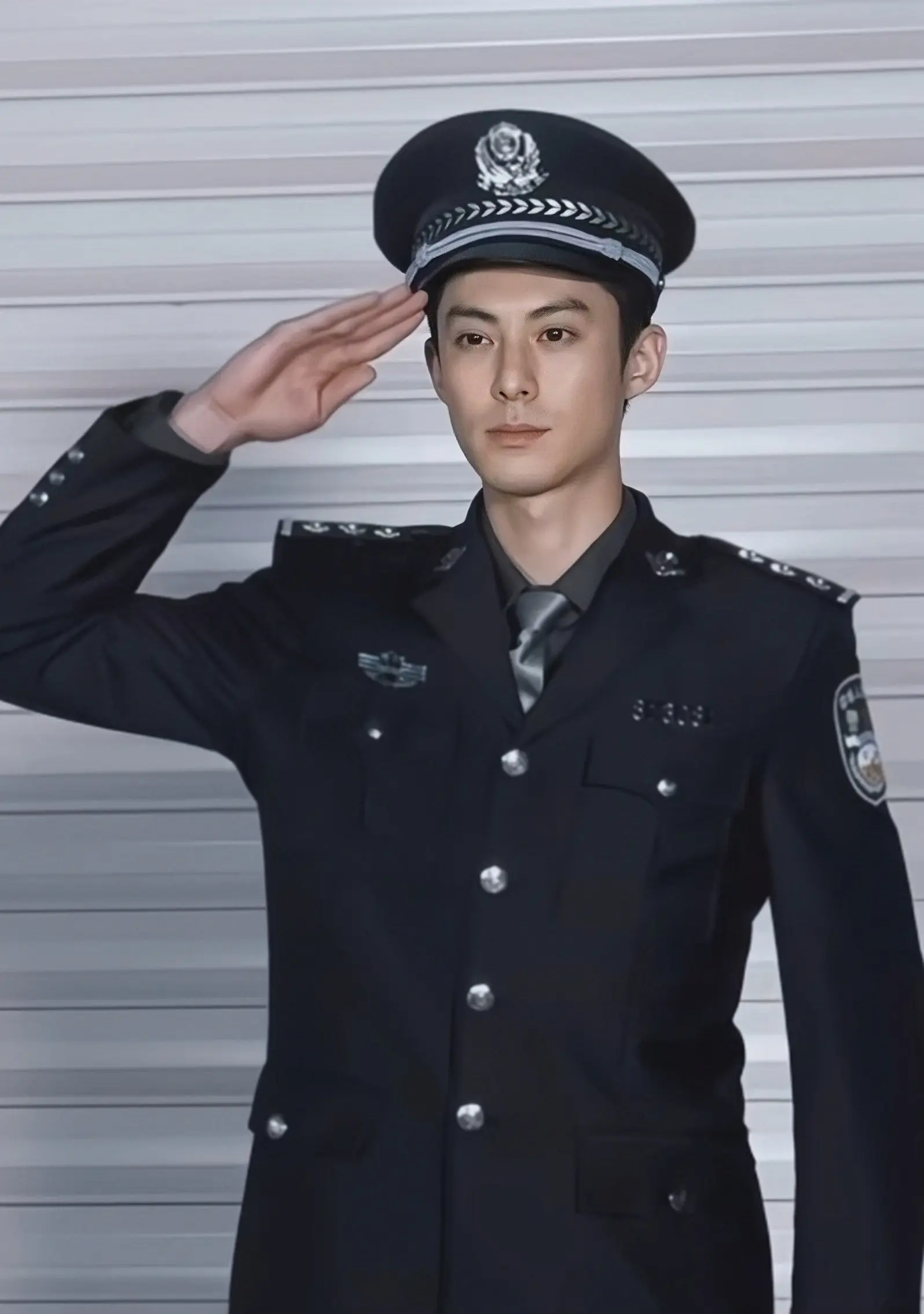 警服就是如此权威 我的体制内男友