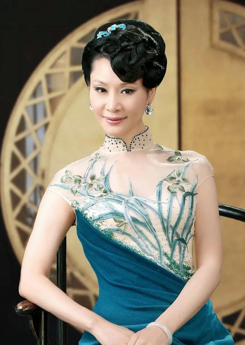 歌唱家，于文华说，我是一个老生子，生我那年我爸爸大概已经60岁了，我记事儿以后，
