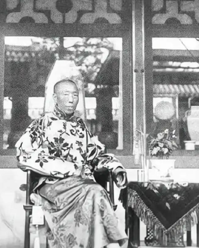 1908年，慈禧太后死后，李莲英便失去了最大的靠山，为慈禧守孝100天后，李莲英