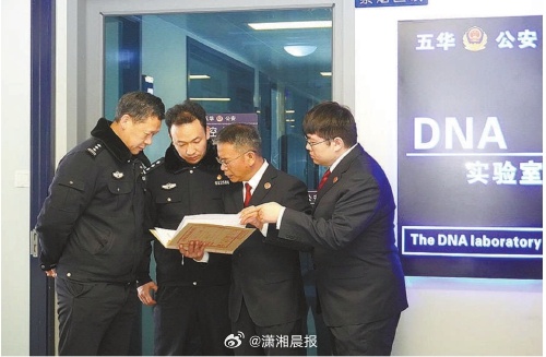 #潜逃24年命案逃犯刑满释放当天被抓# 离家多年，在押人员阿伟（化名）25岁之前
