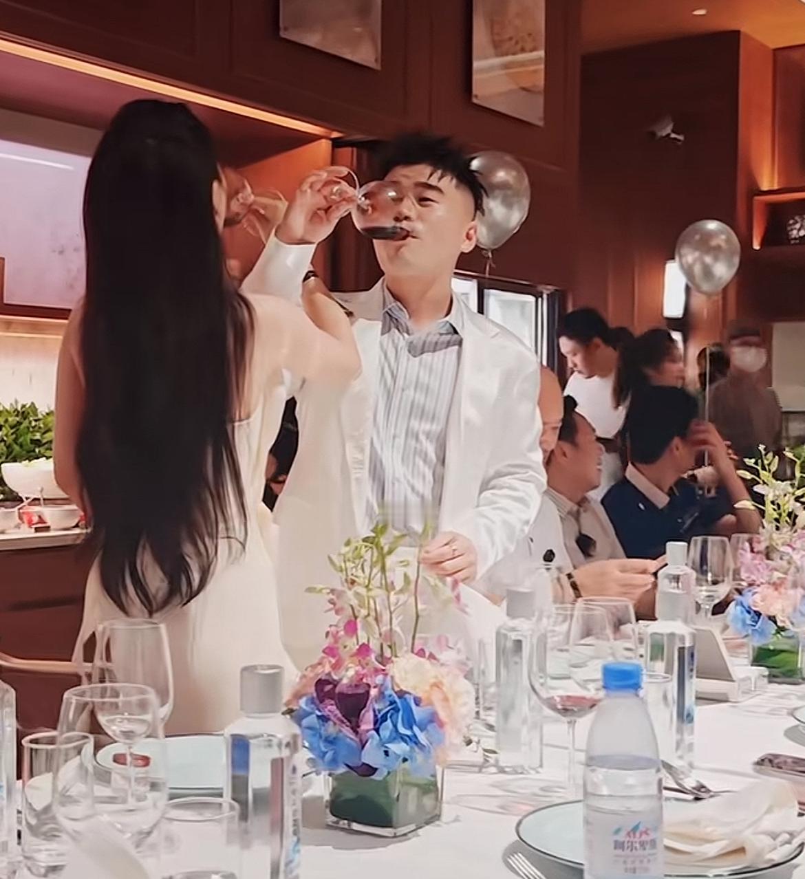 太豪横，被誉为“莆田人的骄傲”林熙办28岁生日宴，现场备寿桃，多位企业家现身，包