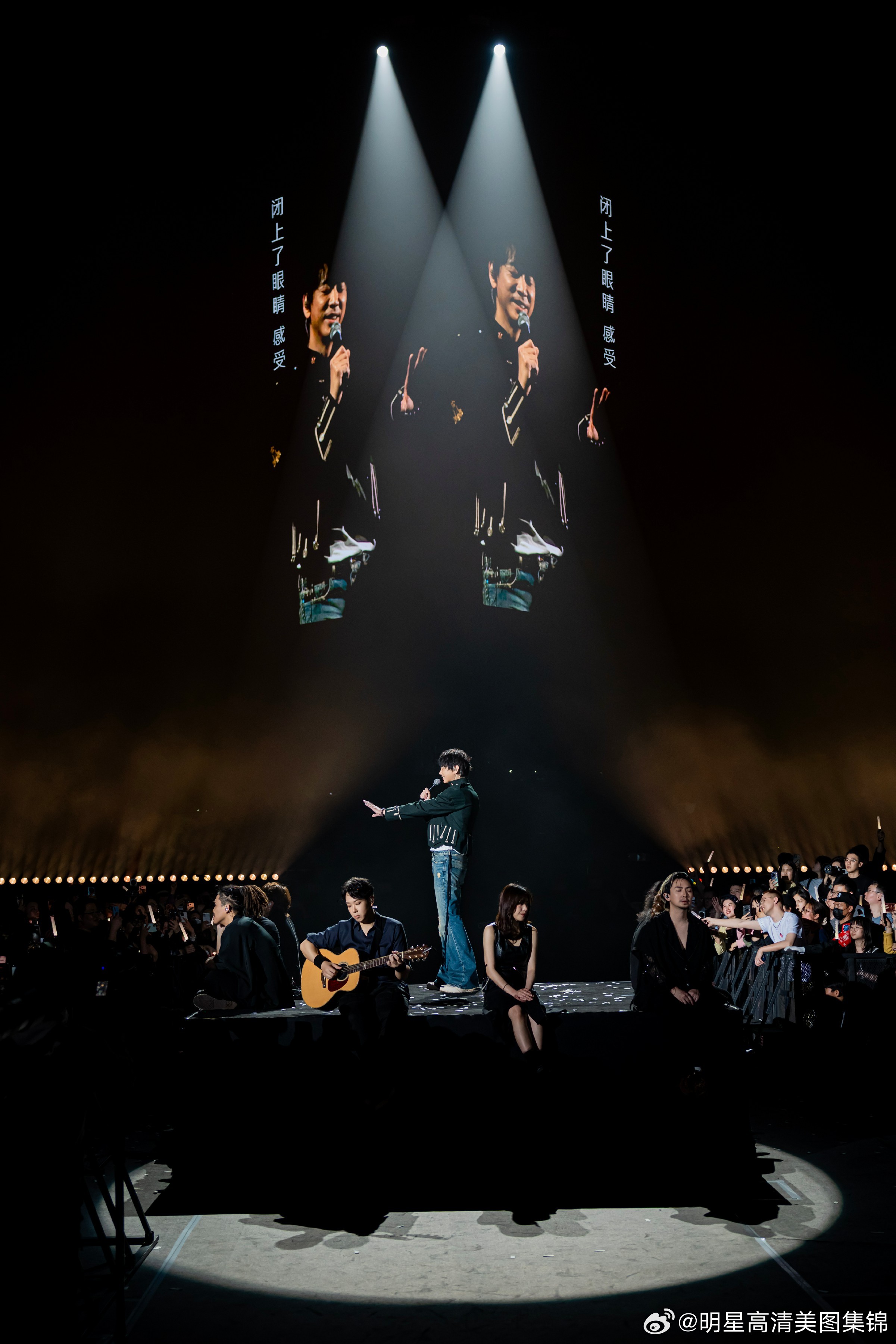 苏见信「尽兴而活」无锡站燃情开唱 苏见信 惊喜小舞台零距离互动  两个多小时的演