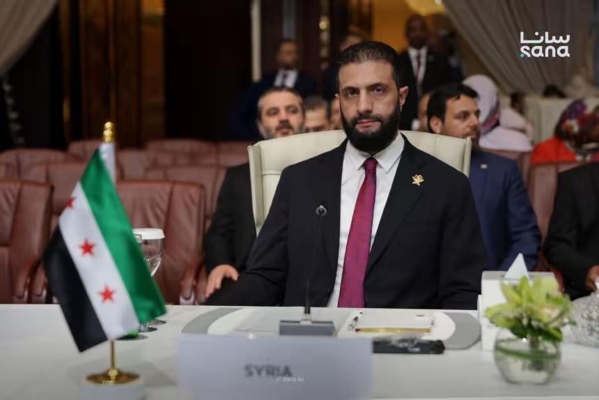 朱拉尼在国际会议上大出风头，而库尔德女兵却被他杀害，尸横遍野。
朱拉尼享受荣华富