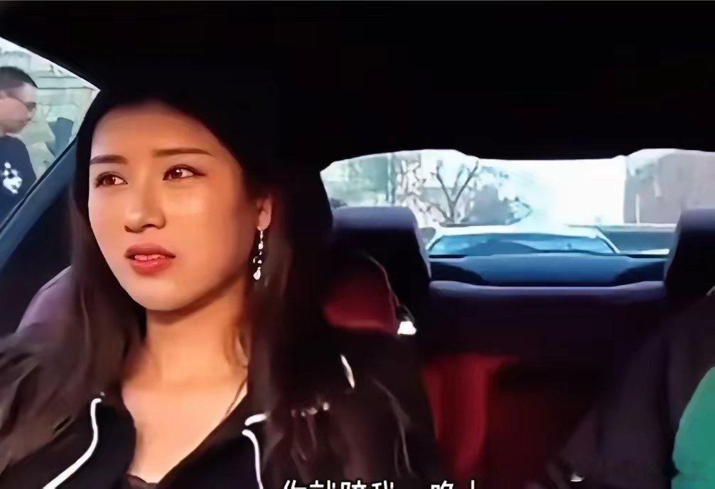 千金一刻，莫负良机。一男子在给自己漂亮女友求婚前测试一下女友的忠诚度，让自己的朋