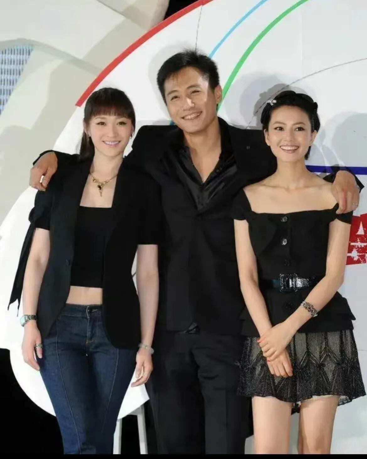 看左边是谁？我第一次看电影就是她主演的 ​​​