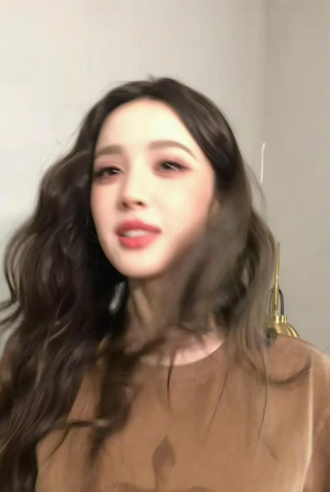 仗着自己是神颜就这么任性呀
哈哈哈直接乱拍冯佳晶 古力娜扎 娜扎 娜扎金宝 神颜