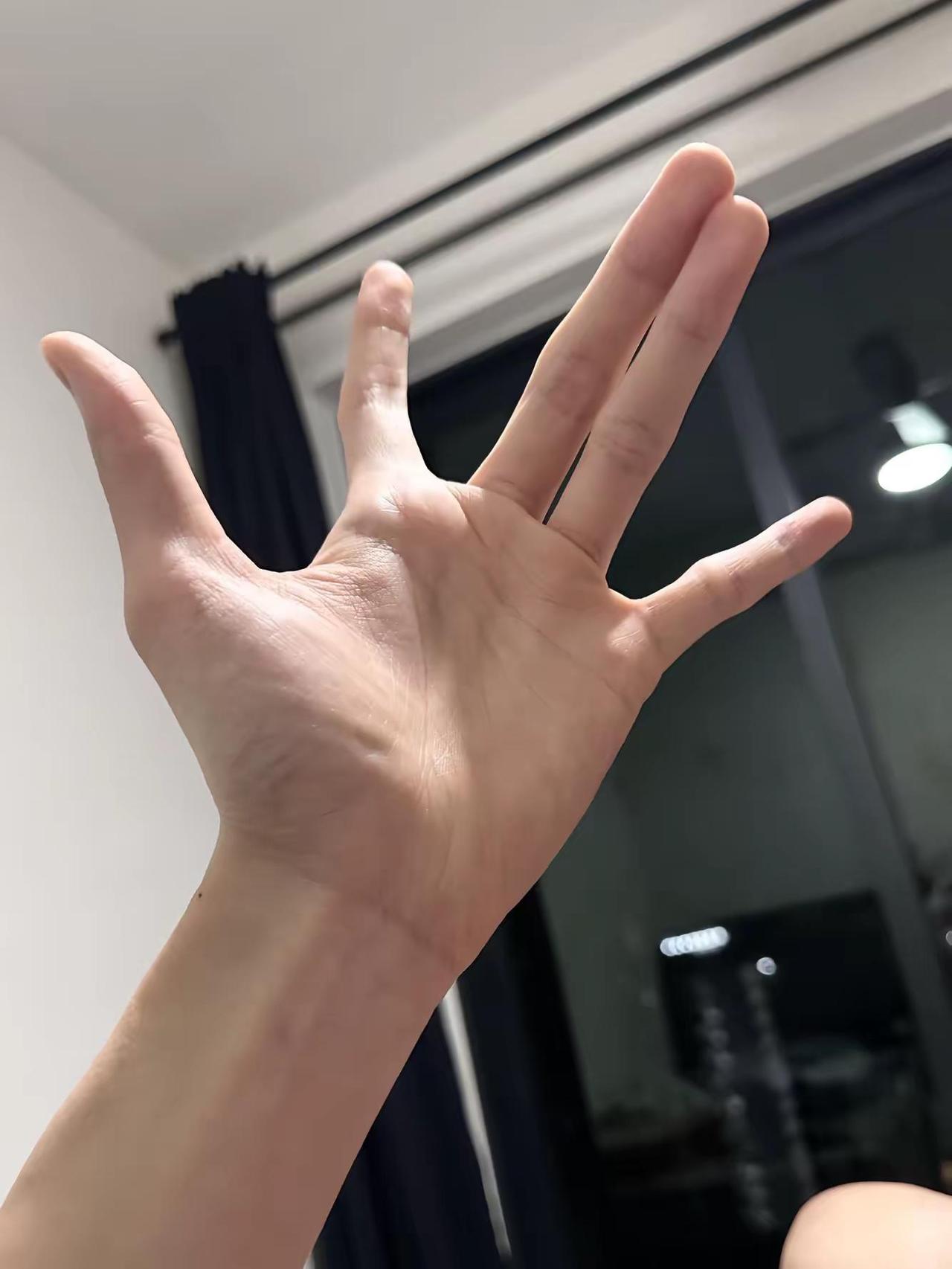 两根手指够不够用。