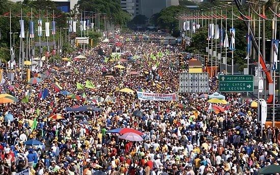 委内瑞拉代总统发起“全国大朝圣”游行，要求美国彻底取消制裁！

4月19日，委内