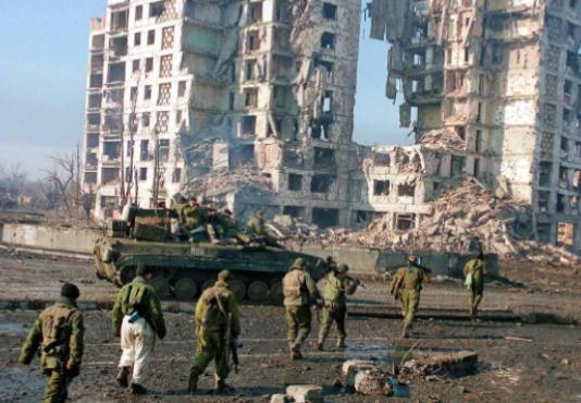 伊朗这场仗，基本上已经打不下去了， 不是说伊朗要公开举白旗，那是绝对不可能的，毕