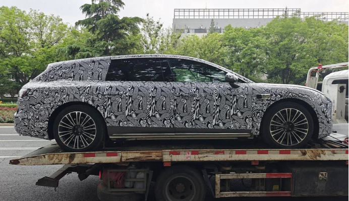 大v聊车 享界第二款车型的测试谍照来了。该车将定位纯电动中大型旅行车，从外观来看