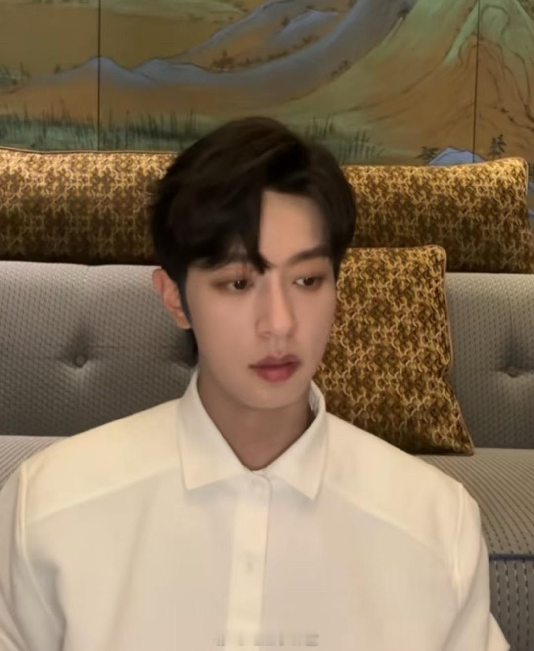 李沛恩直播笑死，一进李沛恩直播间就被“沛恩是小玉佩的宝贝”刷屏，粉丝是懂整活的！