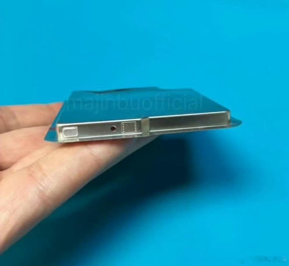 iPhone17Air电池曝光2900毫安的电池，估计一天充几回[笑cry] ​