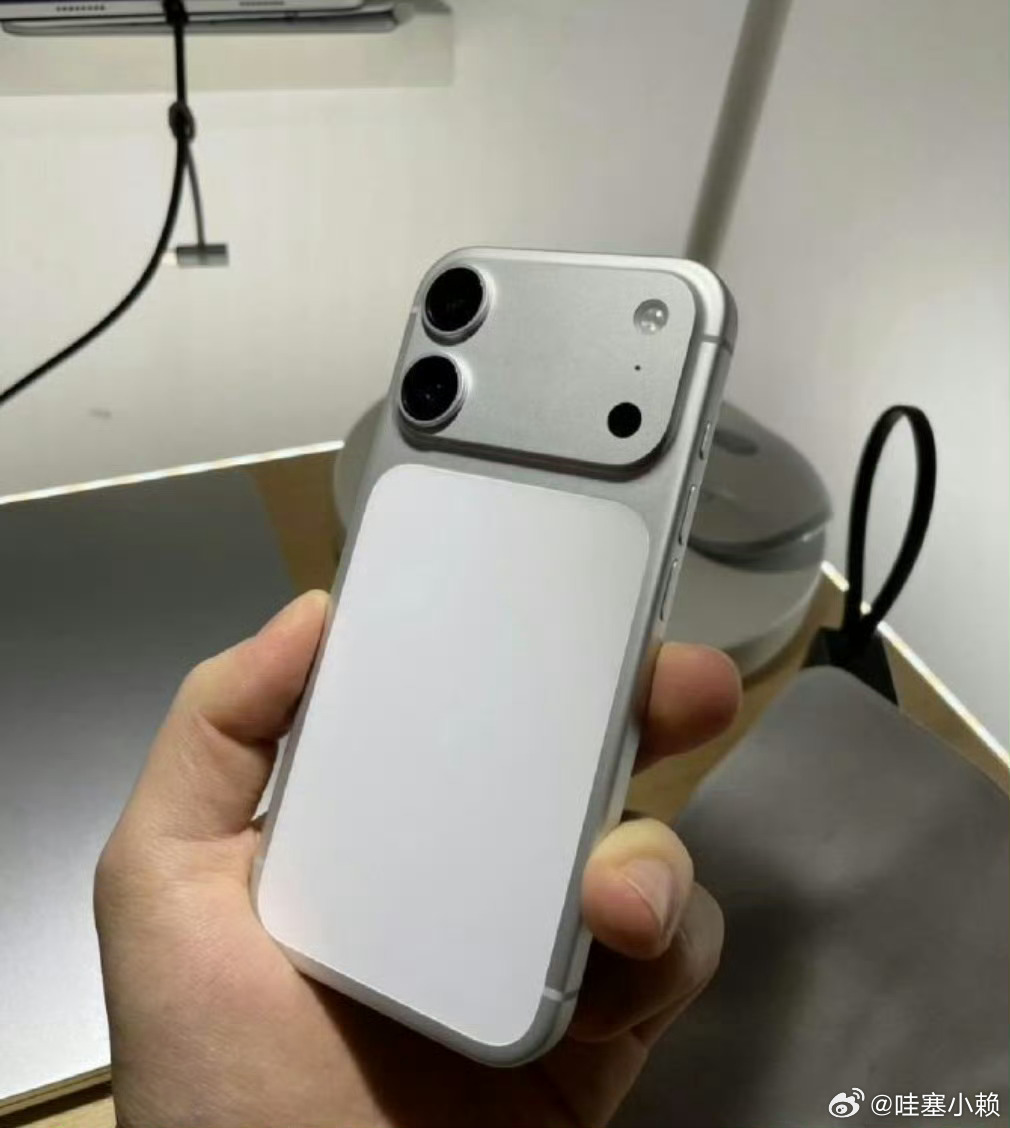 iPhone18标准版外观曝光标准版看起来有点pro的感觉，不错！ 