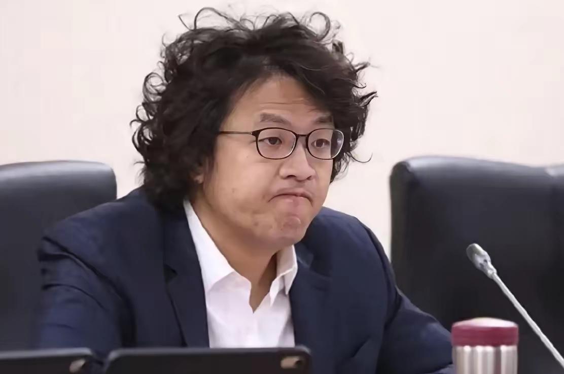 蒋万安痛斥沈伯洋用“无限城论坛”
替代双城论坛

2026年春，在台北，政治圈内