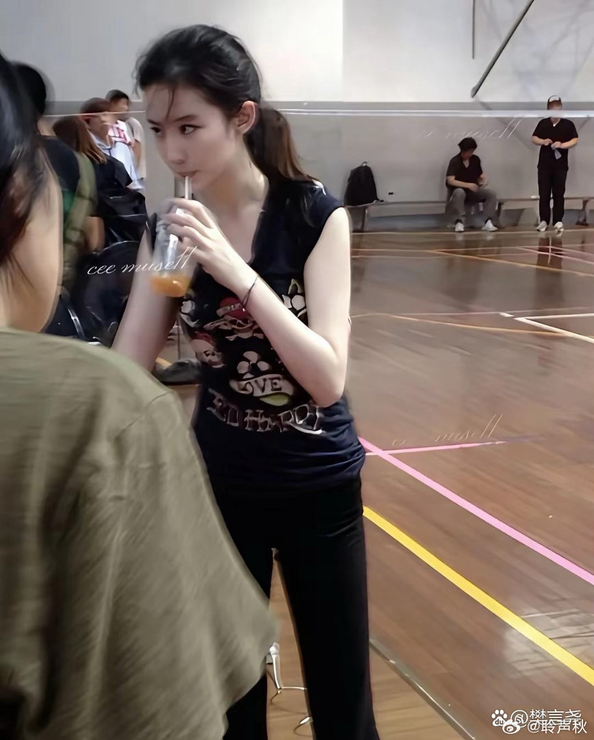 刘亦菲这颜值，真的是人类吗？也太美了 