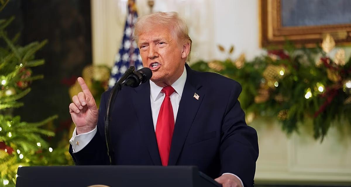 特朗普对华政策的反思与未来之路
那时是2025年，大家都盯着特朗普，第二次当总统