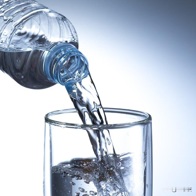 白开水、茶、咖啡哪个更健康?
很多人纠结这个问题，其实答案很简单！
第一名永远是
