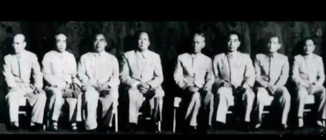 这张照片，俺没找到出处，恳请各位好牌友帮帮忙[哈哈] ​​​