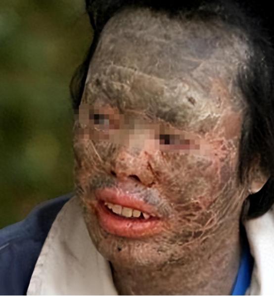 真实的蛇人！韩永波是乡里再普通不过的村民，打蛇吃蛇是他的家常便饭，大伙都说他胆子