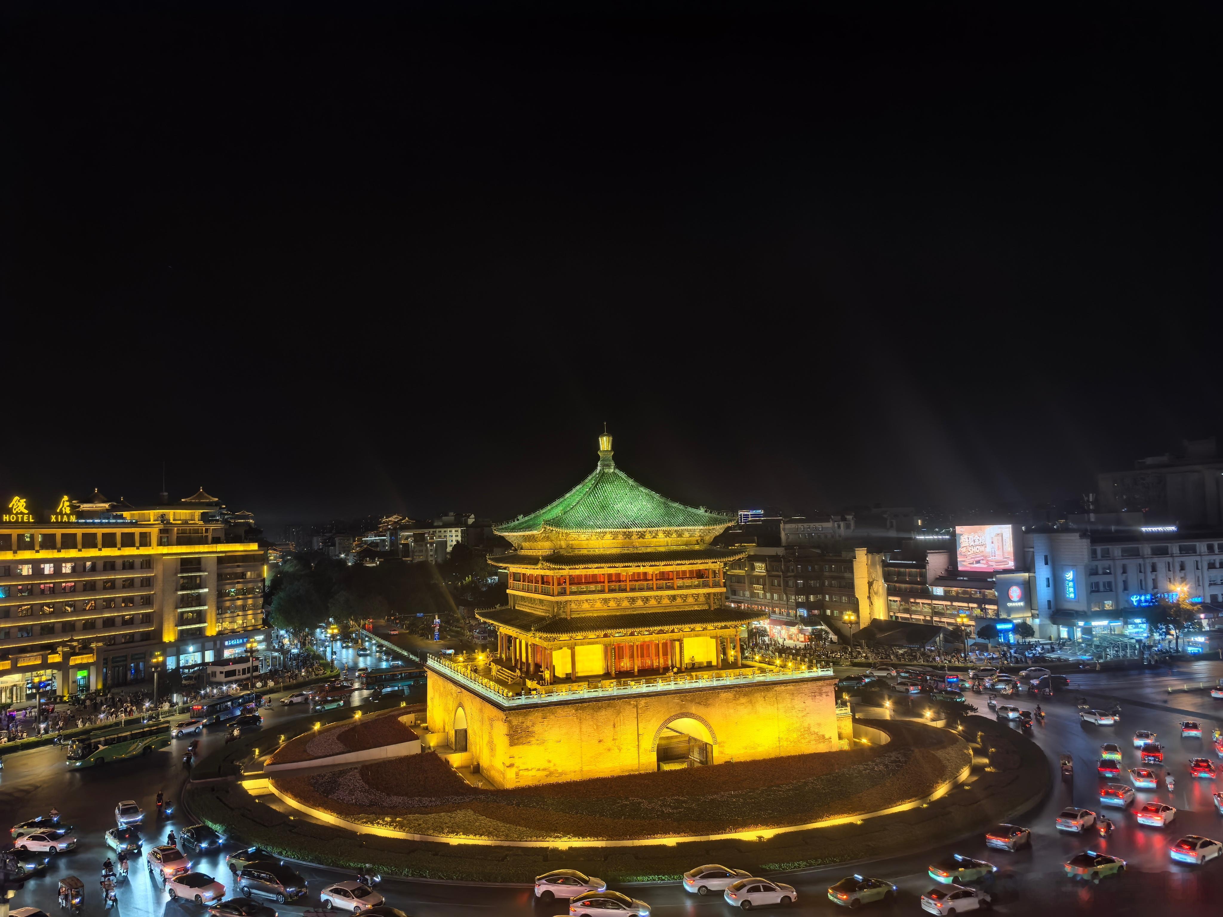 日常分享 自家人一起逛起来就是爽，一眼看见的不是夜景是帅哥。一起吃了饭陪着打卡了