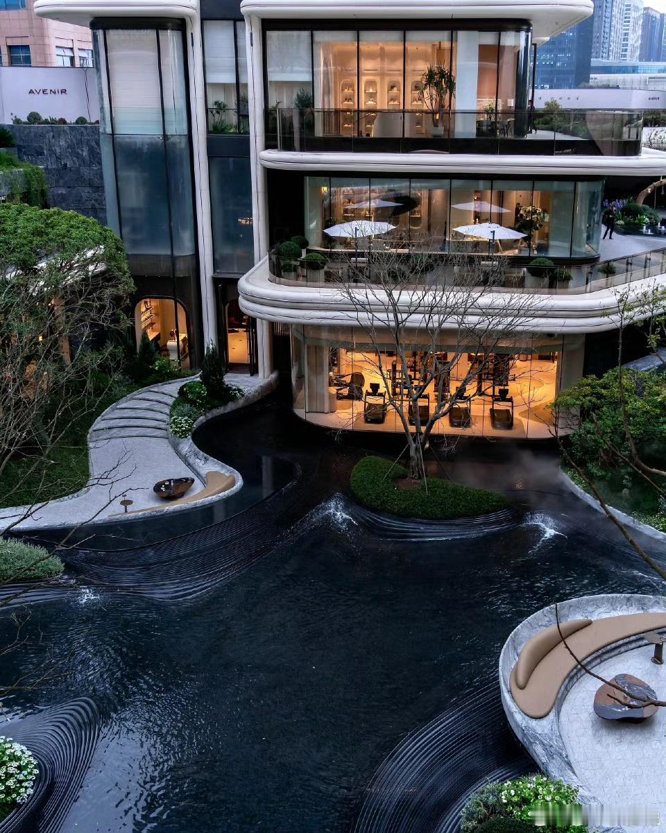 上海二手房卖家大幅跳价中介发声 住宅豪宅设计看杭州，上海的开发商和浦东地铁交通规