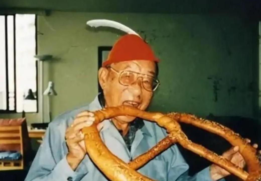 张学良吃喝嫖赌样样都不落下，为何却能长寿活到101岁？晚年直言道出真实原因！张学