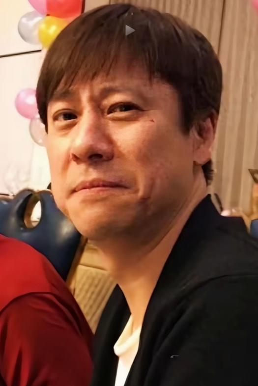 谁能想到当年红遍全国的顶流歌手解晓东，如今选择回乡定居安徽？
 
解晓东祖籍安徽