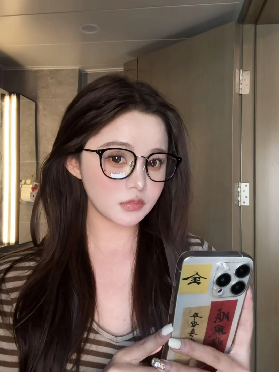 可是我戴眼镜真的会御一点哦 ～圆脸天菜？