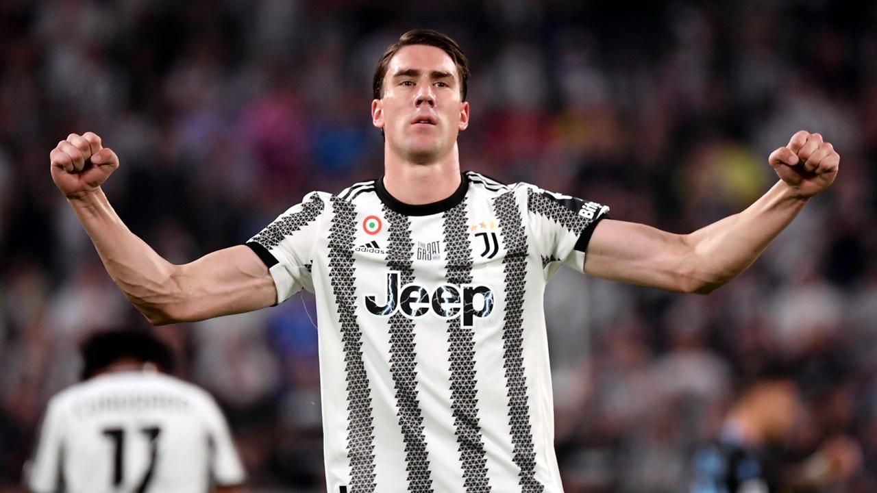 莫雷托表示：AC米兰已经在与莱奥谈判续约，双方都有意愿就延长合同达成协议。
此外