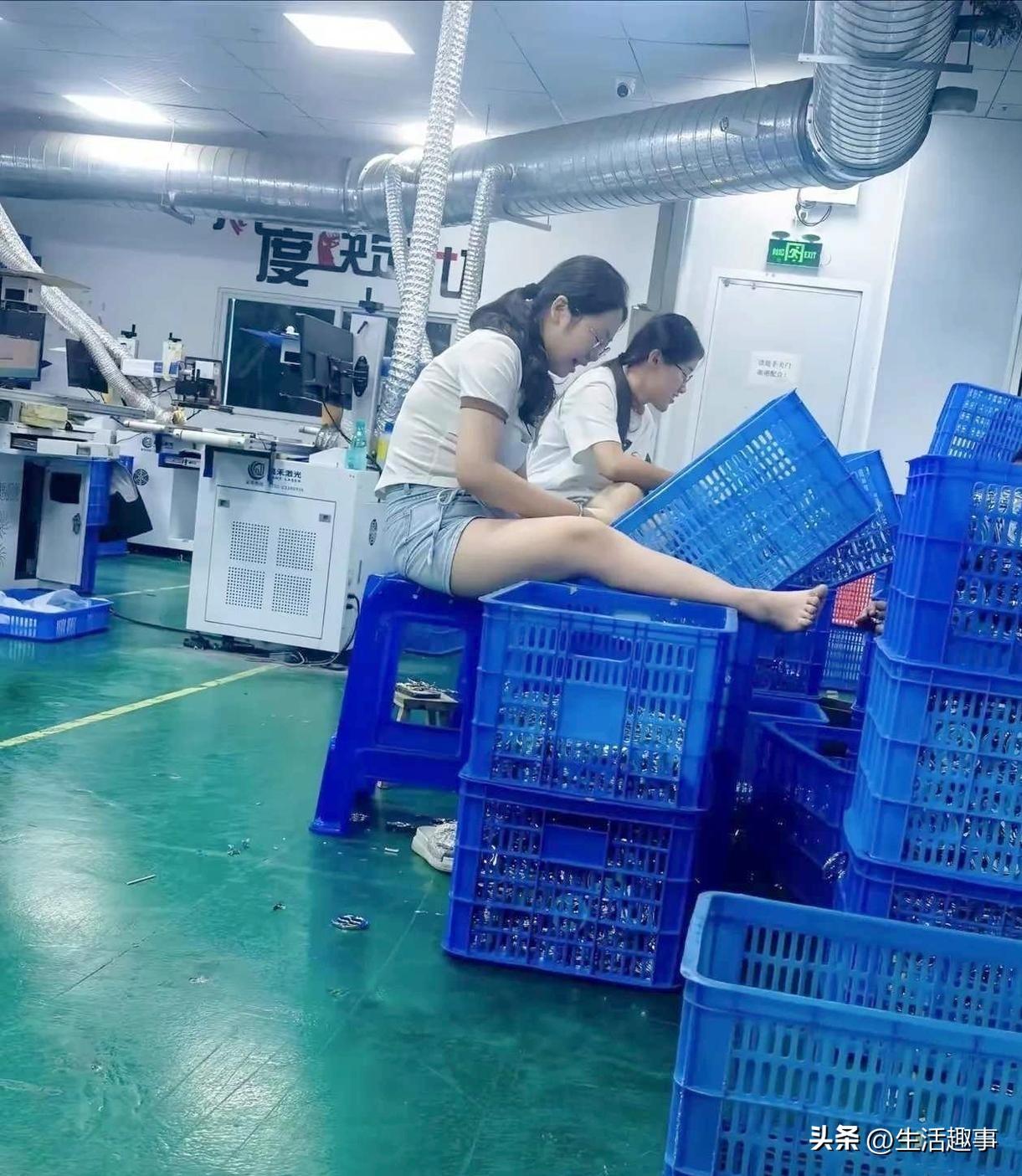 小厂还是比较自由，不用穿工作服