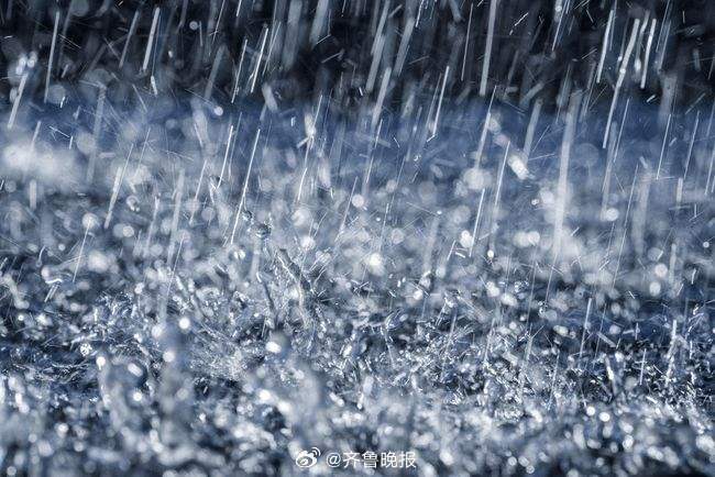 【#广东夏天的第一场暴雨要来了#】#深圳开启超长夏天模式# 据中国天气消息，一场