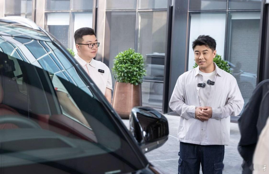 极氪回应国乒主帅王皓提车伦敦世乒赛王皓凯旋归来，与妻子现身现场喜提极氪8X，冠军