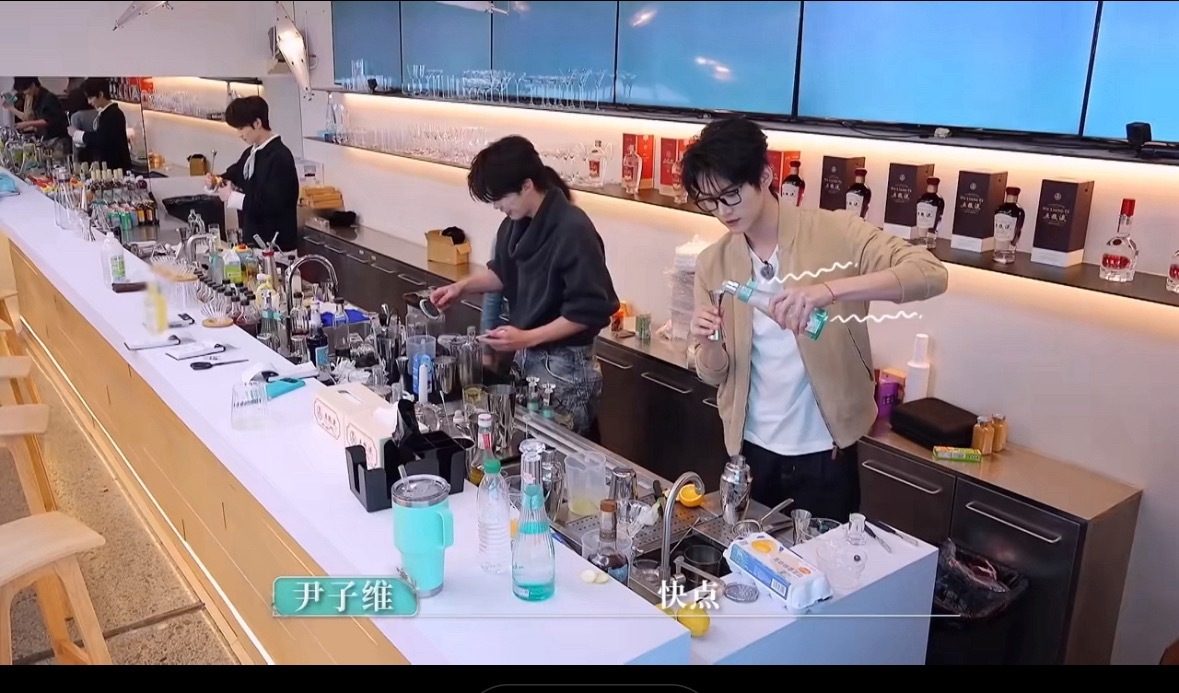 尹子维录节目现场发飙 看来风华合伙人真不是玩玩而已啊。尹子维现场发飙，看到合伙人