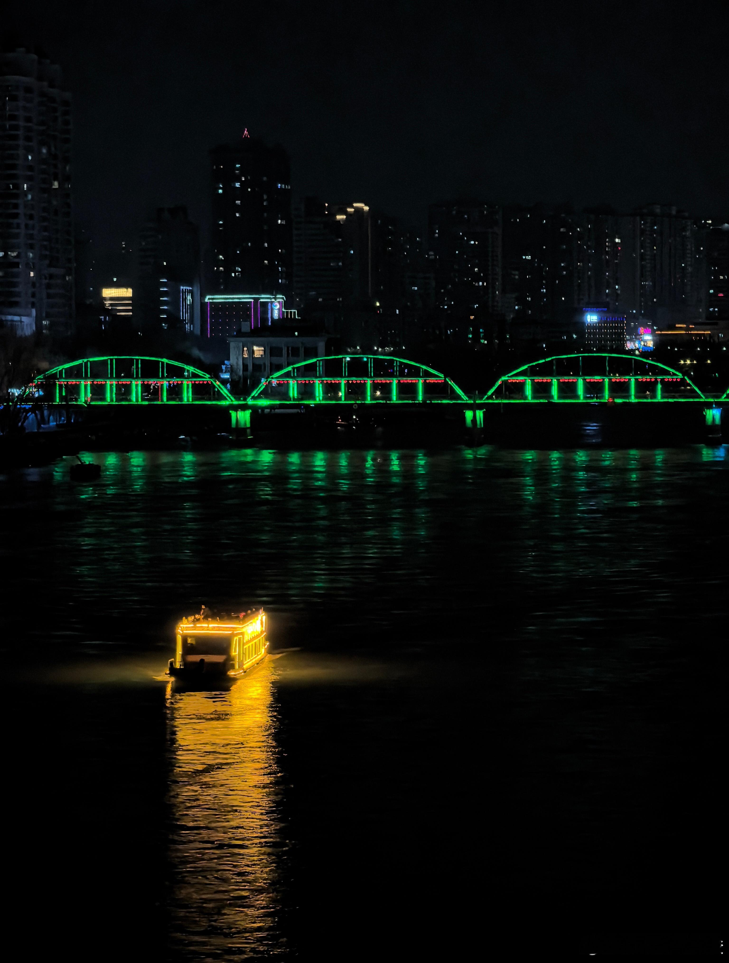 愿所有藏在心底的期盼，都能如约而至。好梦~~~ 