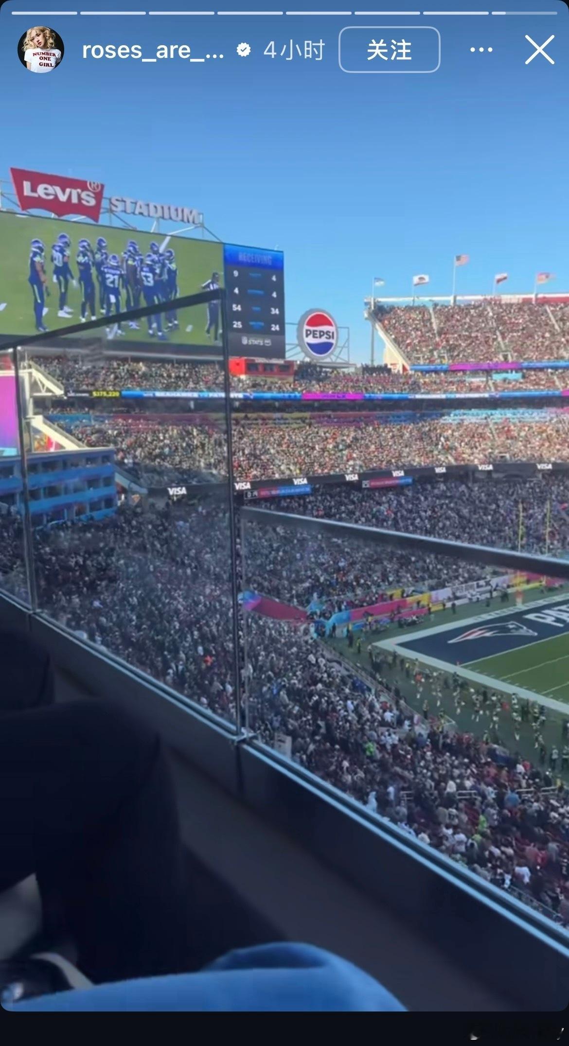 老马户和MV男主Evan Mock还没分手呢？？还是只是那啥的伴侣啊？这次还一起