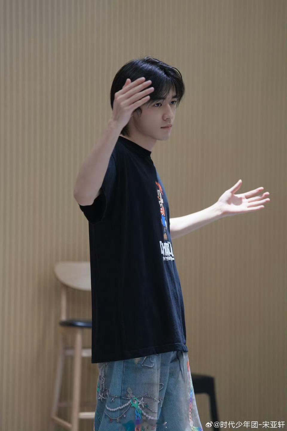 宋亚轩国粤无双预计5月开播解锁宋亚轩的五月新身份：国粤双栖舞台掌控者。神仙音综+