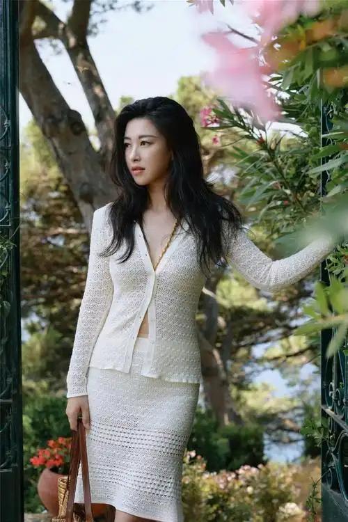 真诚致歉，情谊重归

朱珠，我翁青雅在此郑重向你道歉。之前我冲动行事，说了些伤人