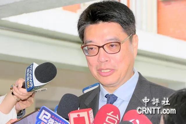 8月26日，《联合报》报道:“邱垂正呼吁在大陆发展的台艺人，在九三阅兵期间，要遵