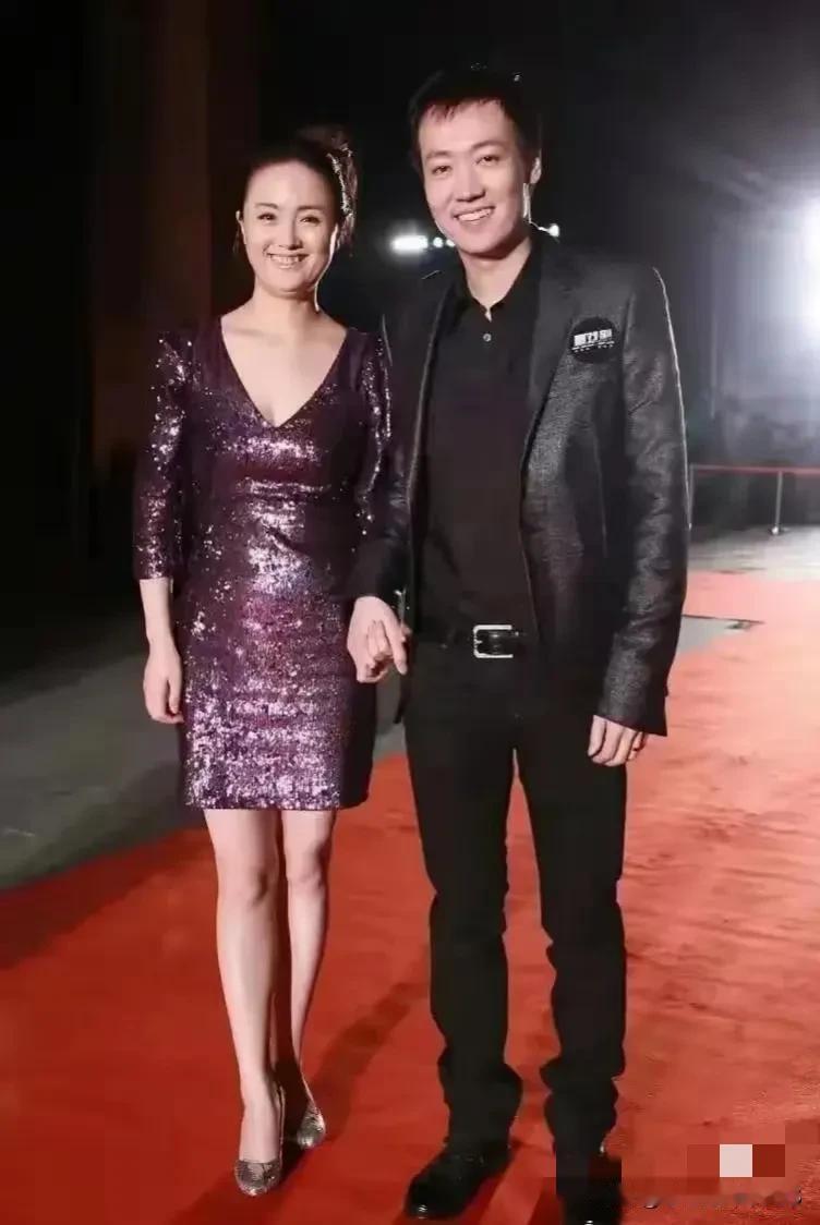 辛柏青和朱媛媛这对夫妻好有夫妻相，真是天造地设的一对。朱媛媛在《贫嘴张大民》里的
